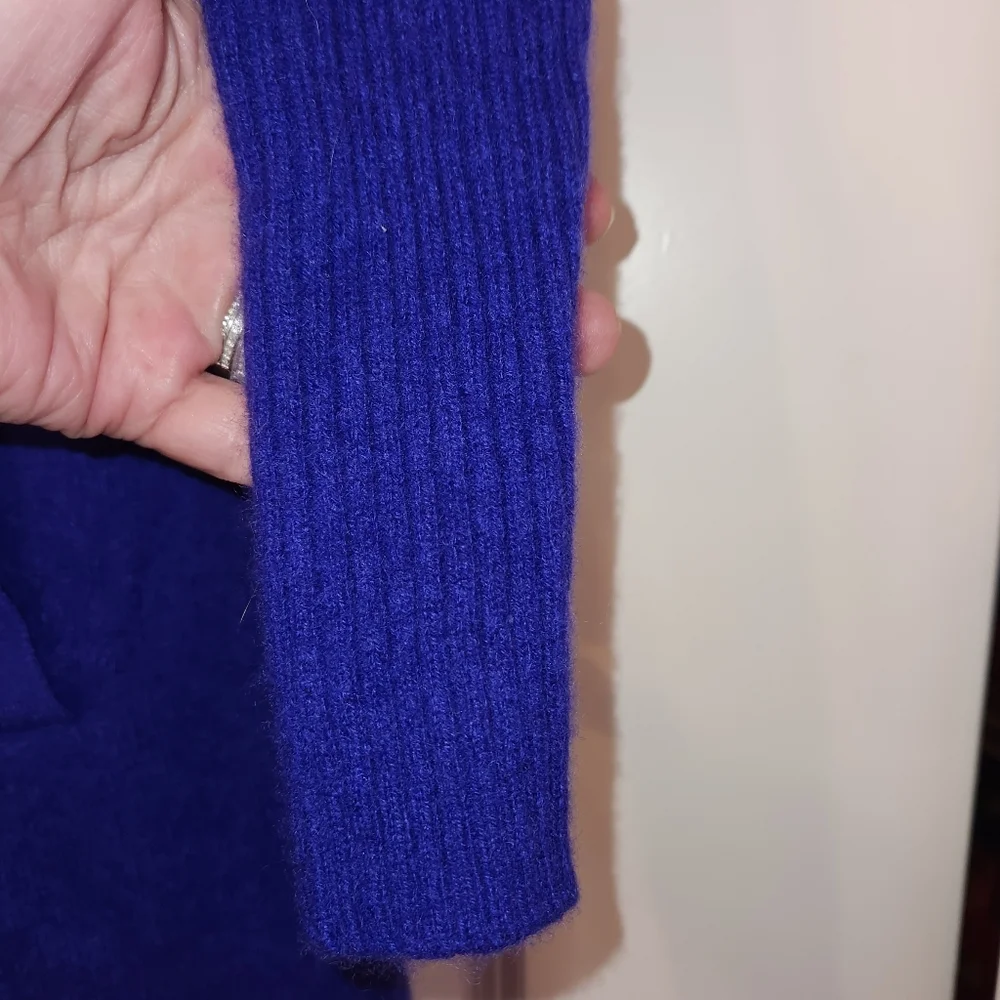 Claudia Nichole 100% Cashmere Turtleneck Tunic Sweater Royal Blue Size S Pockets